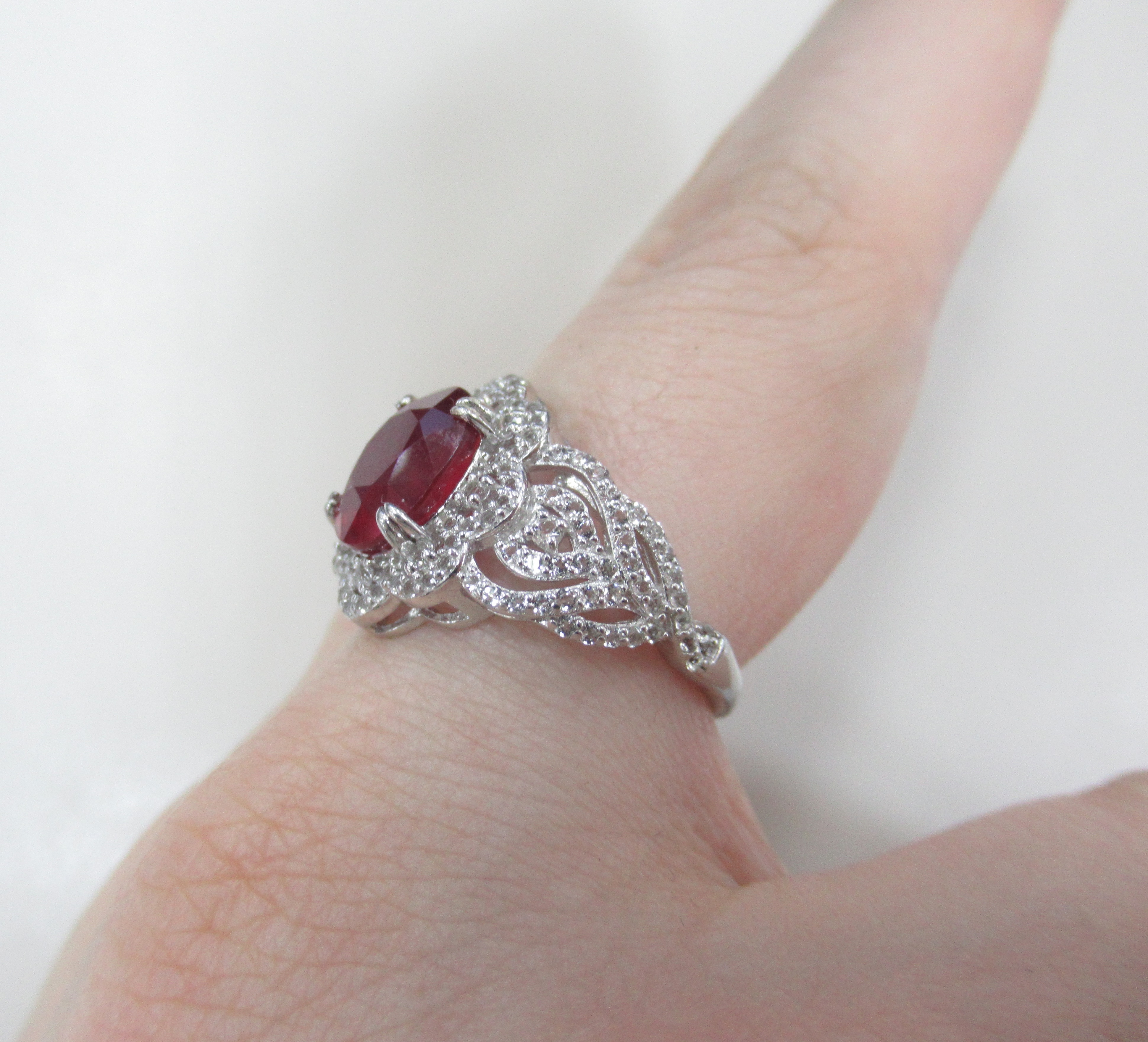 Серебряное кольцо с рубином